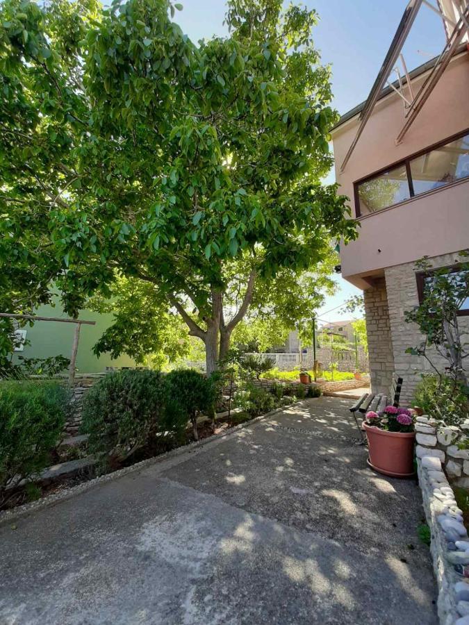 Apartments Izabela Muzic-Fornaric Cres Eksteriør bilde