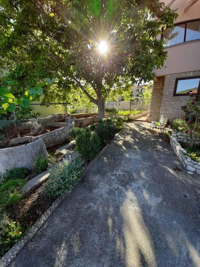 Apartments Izabela Muzic-Fornaric Cres Eksteriør bilde